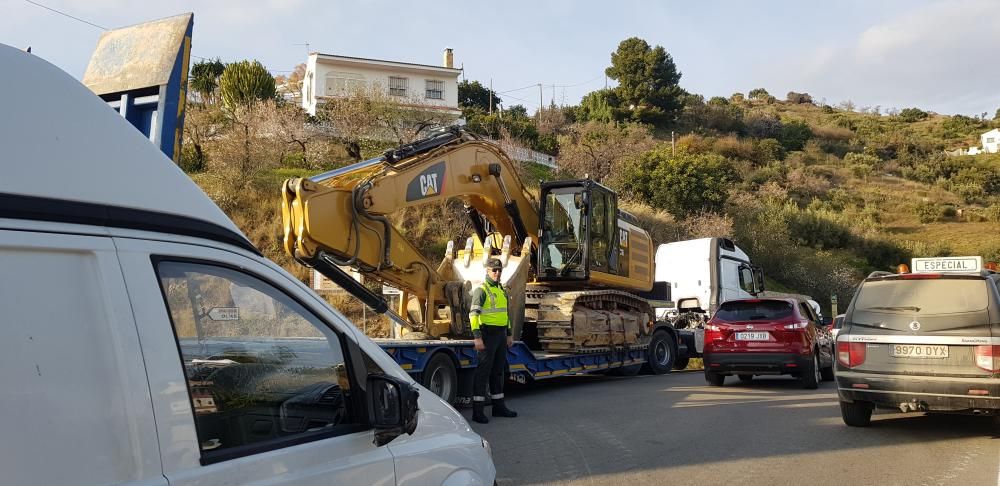 Llegada de las máquinas perforadoras a Totalán para continuar con el rescate de Julen