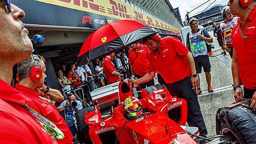 El hijo de Michael Schumacher, Mick, en una prueba con uno de los Ferrari que pilotó su padre