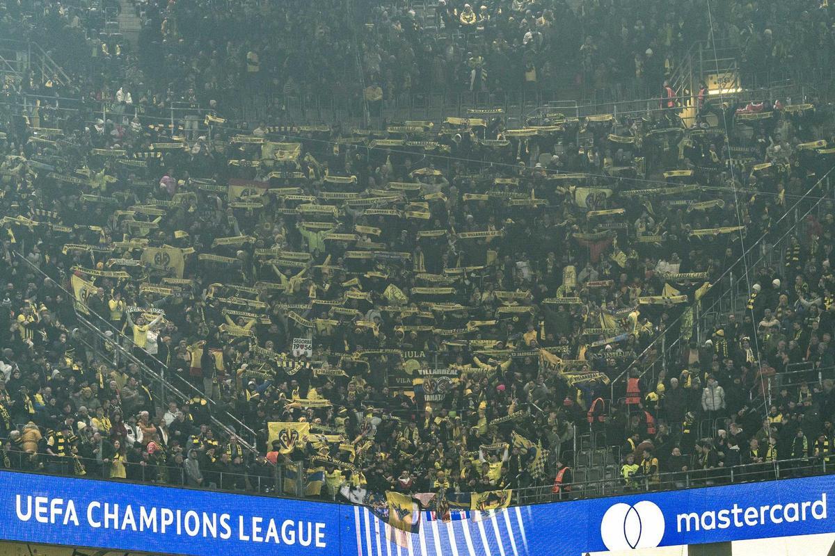 La afición del Villarreal en Dortmund.