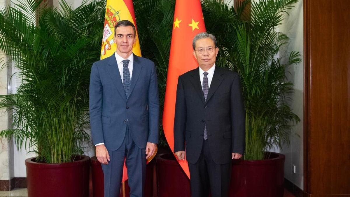 El presidente del Comité Permanente de la Asamblea Popular Nacional Zhao Leji se reúne con el presidente del Gobierno de España Pedro Sánchez