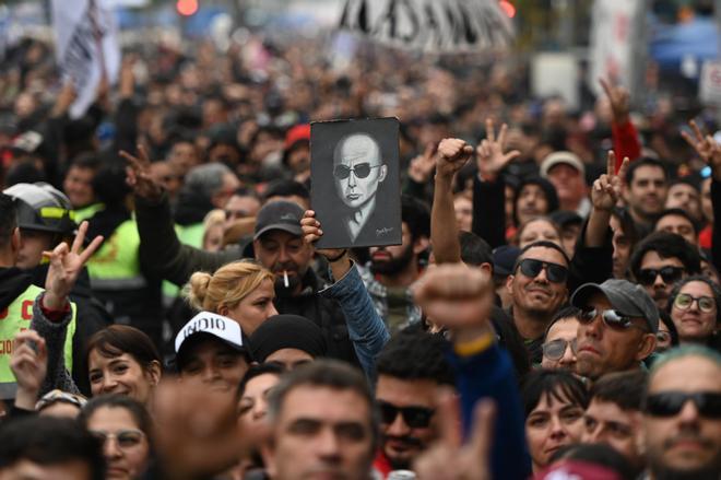 Más de un millón de personas despiden al Indio Solari, uno de los grandes cantautores argentinos de todos los tiempos