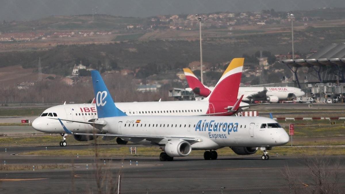 Aviones de Iberia y de Air Europa en el aeropuerto de Madrid-Barajas.