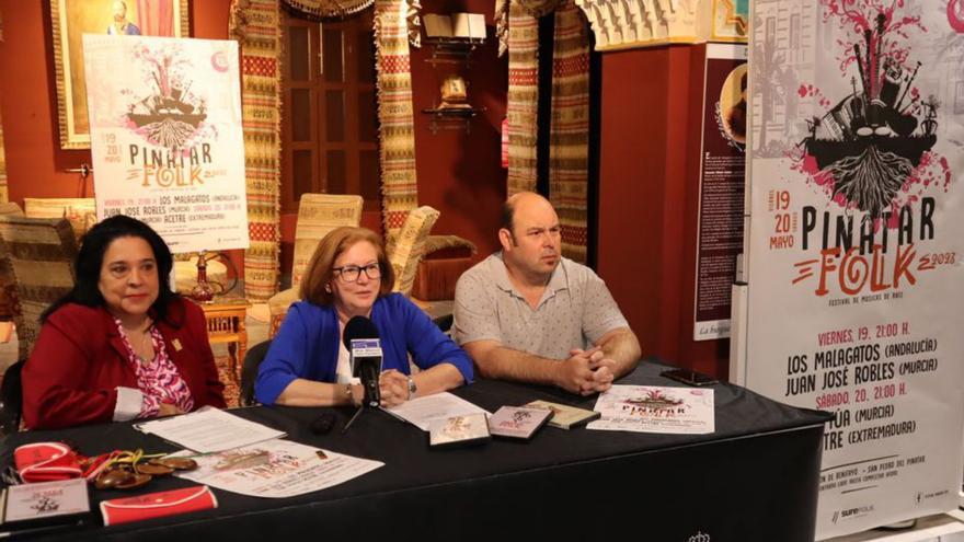 Baltasar, Guirao y García, durante la presentación del Pinatar Folk