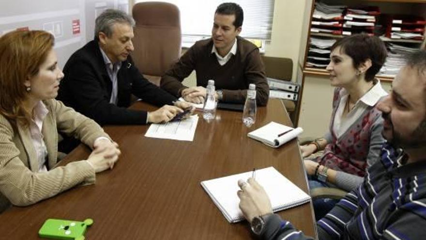 Imagen de la reunión mantenida ayer en Elda.