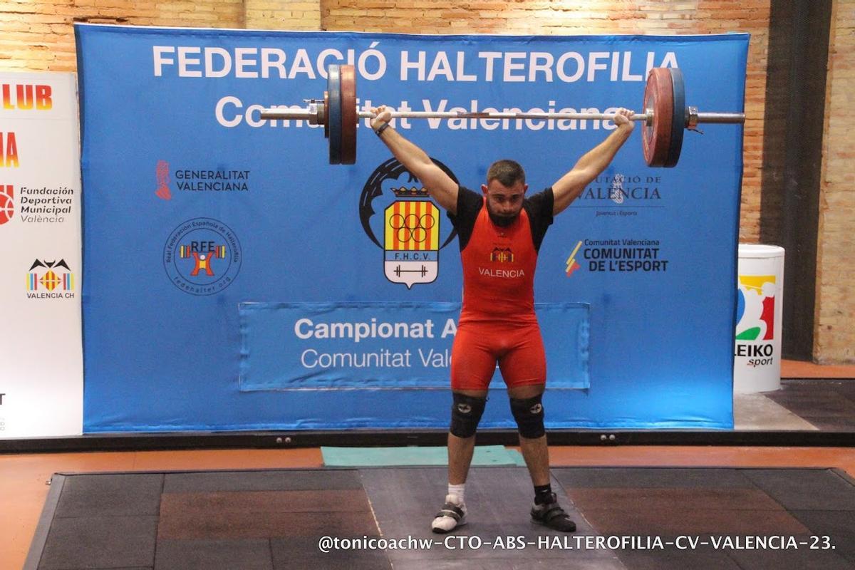 Tomás Oliver se colgó el bronce en la categoría de de 89 kg.