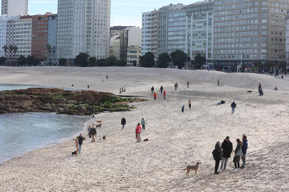 2025 arranca en A Coruña con los primeros baños en la playa de Riazor 2025 arranca en A Coruña con los primeros baños en la playa de Riazor