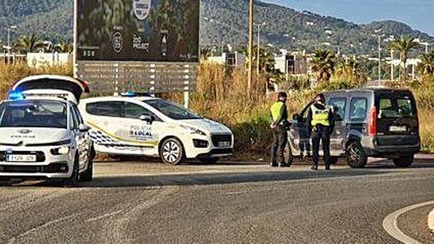 Imagen de un control de la Policía Local de Sant Josep.