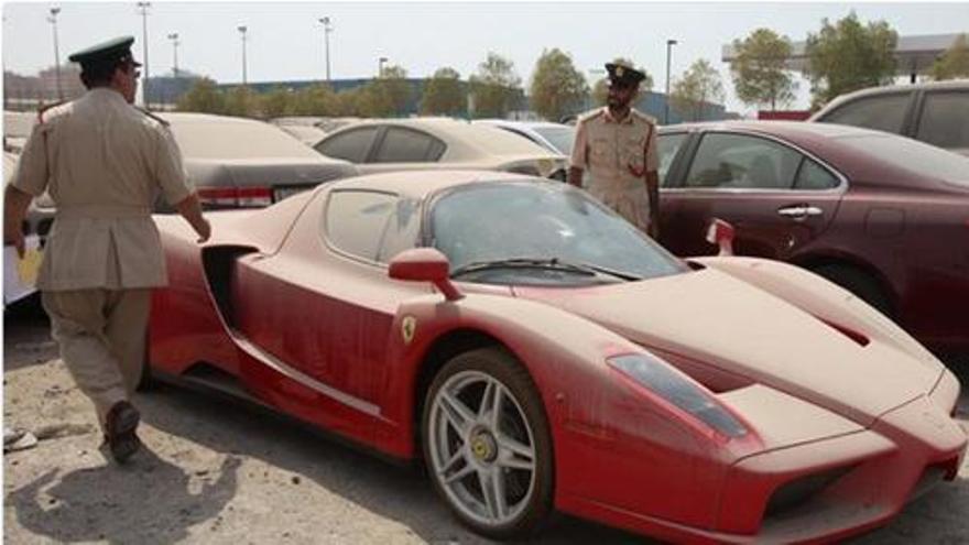 Ferraris i Mercedes abandonats als carrers de Dubai