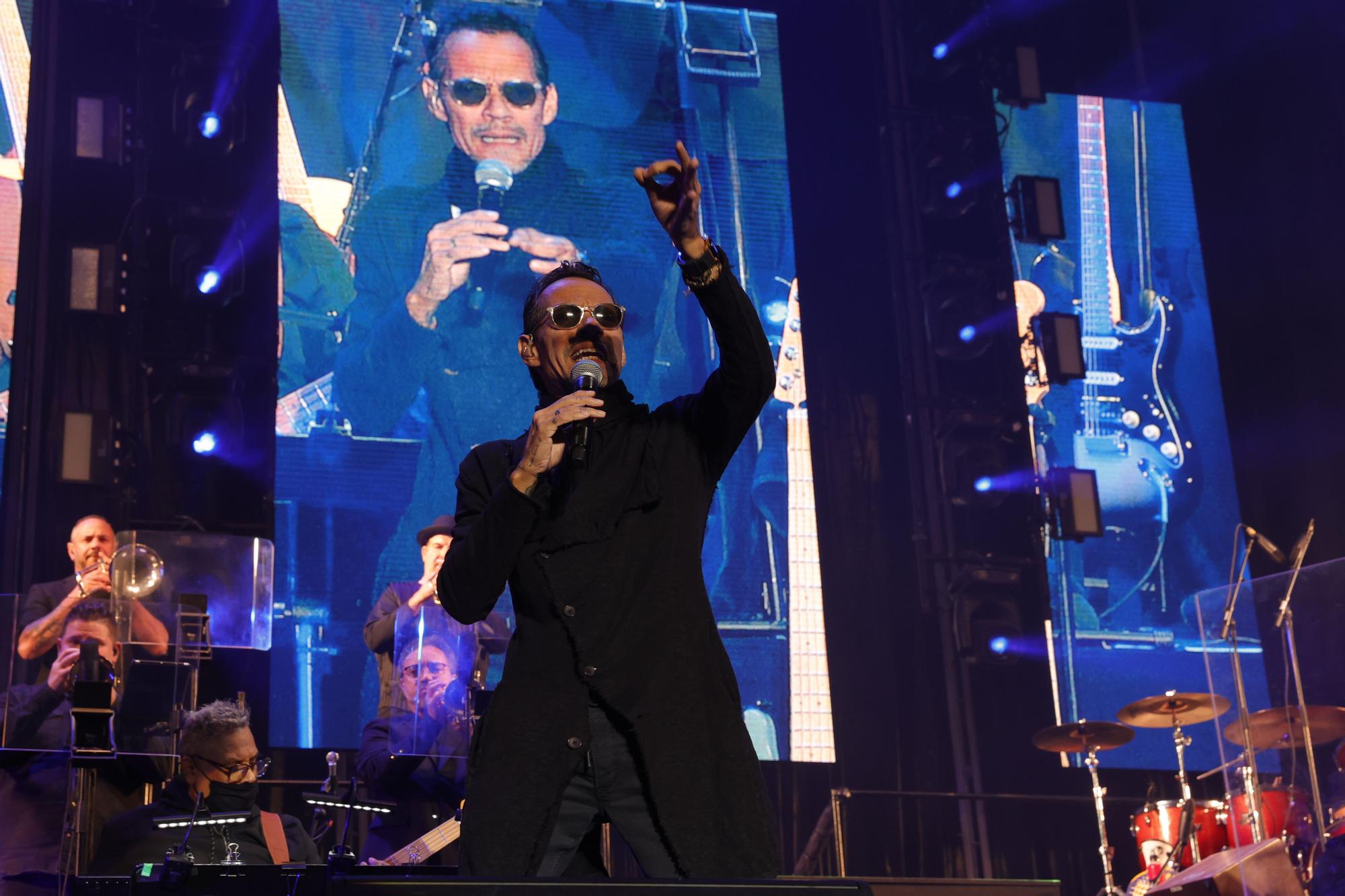 La espera "valió la pena": Marc Anthony parte caderas en Oviedo a ritmo de salsa