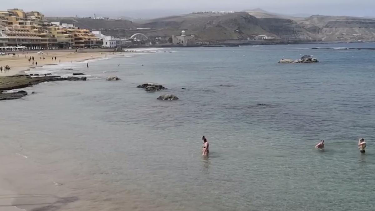 Un día en Las Canteras en esta Semana Santa 2021