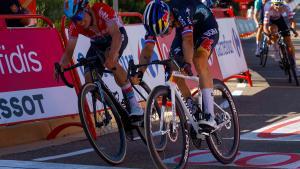 Roglic ganó por centímetros