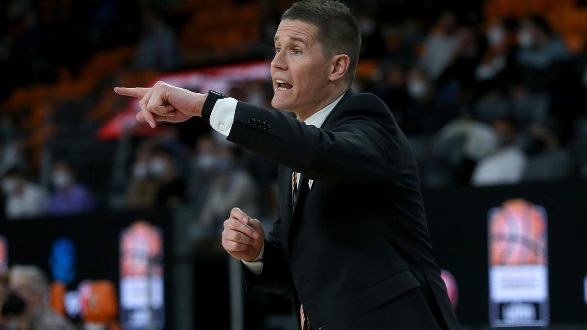 Jaka Lakovic da instrucciones en un partido entre el ratiopharm Ulm y el Granca en la Eurocup de esta temporada