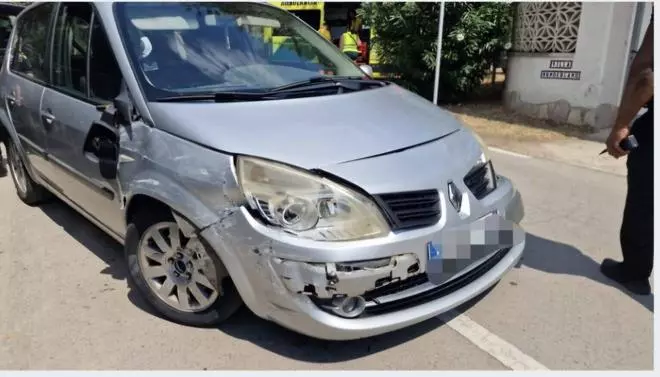 Les imatges del cotxe accidentat i el material robat a Empuriabrava