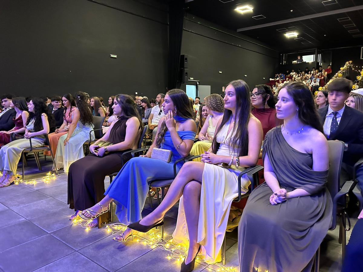 EN IMÁGENES: Así fue la despedida de los bachilleres del instituto Corvera