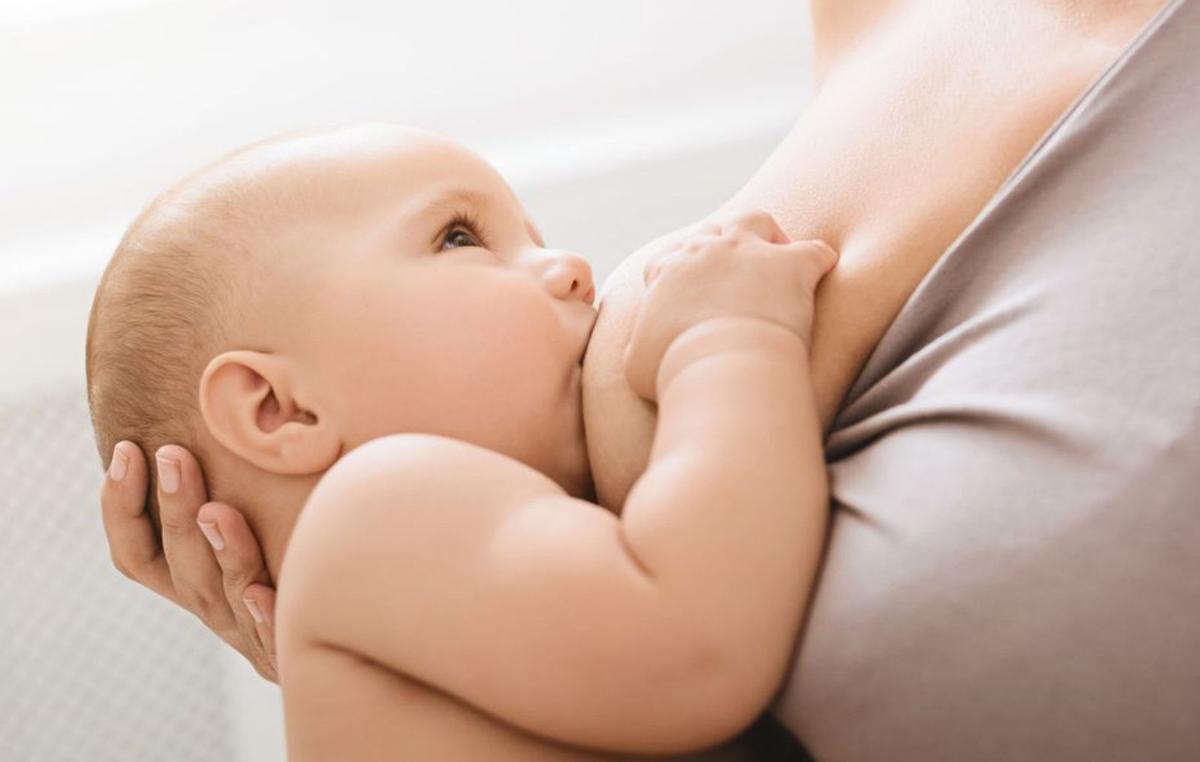 La lactancia es beneficiosa para el desarrollo del bebé.