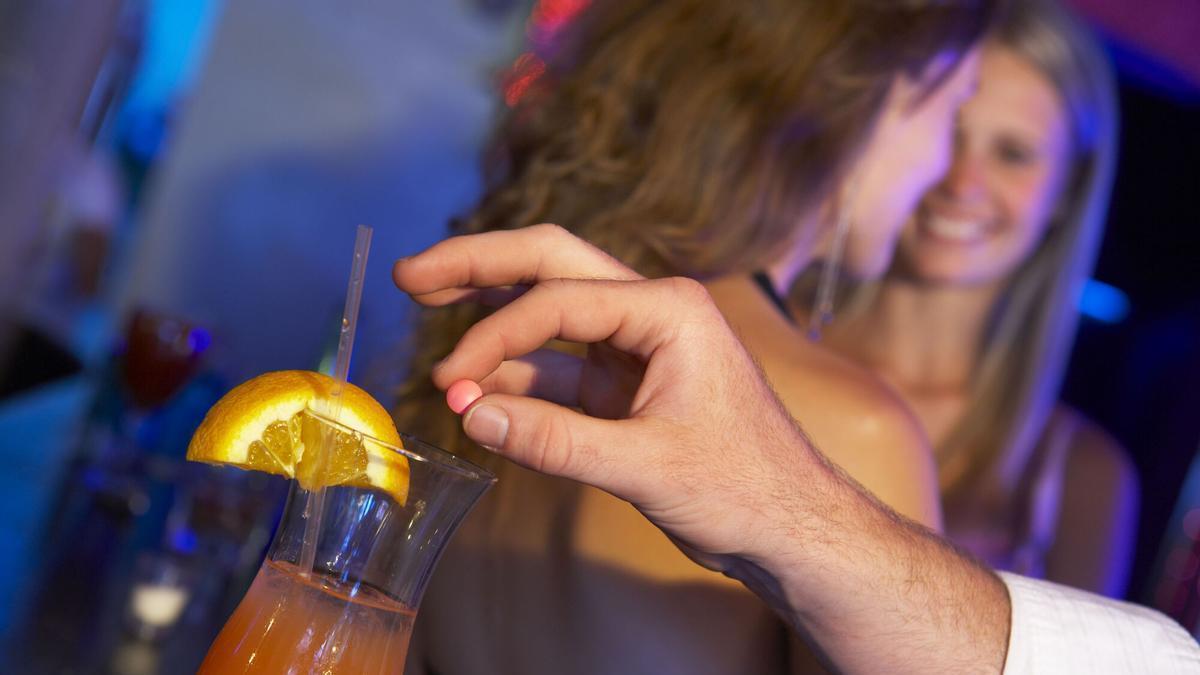 La sumisión química afecta de forma especial a las mujeres.