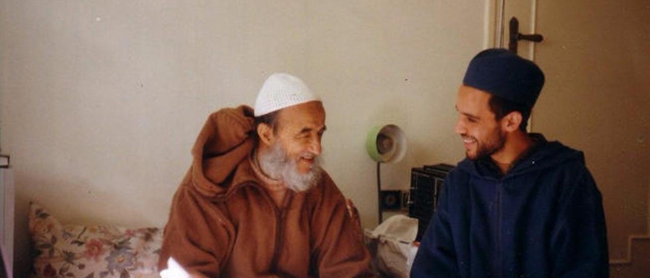 Abdessalam Yasín, izquierda, y Rachid Boutarbouch, en un encuentro en Marruecos.