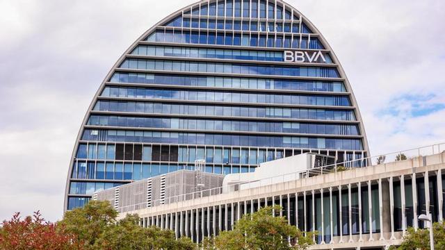 Fachada de la sede de BBVA en Madrid.