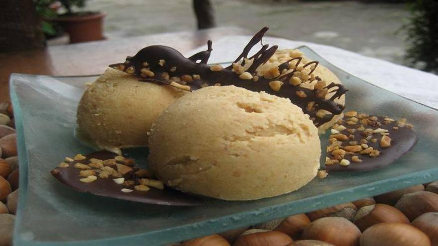 Helado de avellana con chocolate, ideal para combatir el calor en Castellón