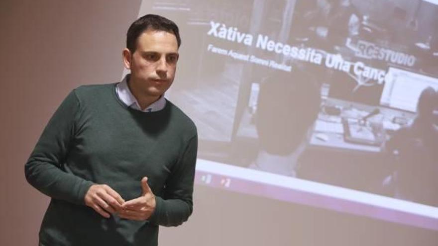 El coordinador de Xàtiva Unida, Miquel Lorente, durante la presentación de la iniciativa, ayer.