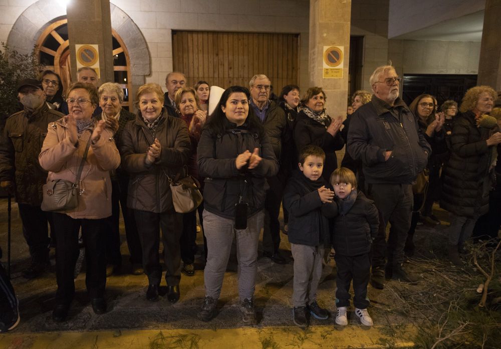 Sant Antoni arranca en Sagunt con la tradicional Plantà del Pi