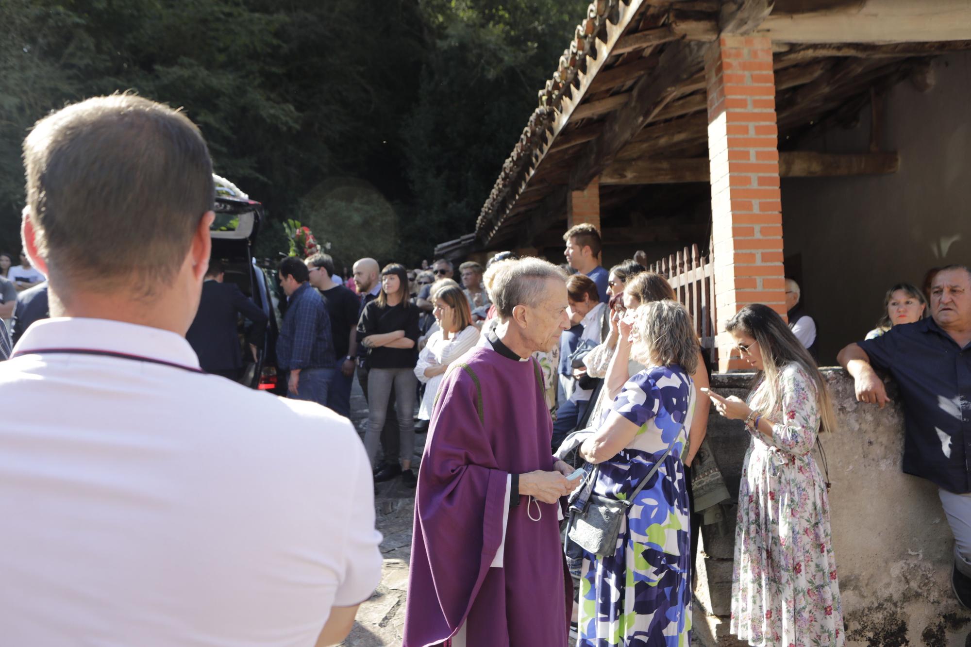 En imágenes: funeral por Juanjo Fernández, fallecido tras chocar con un "kamikaze"