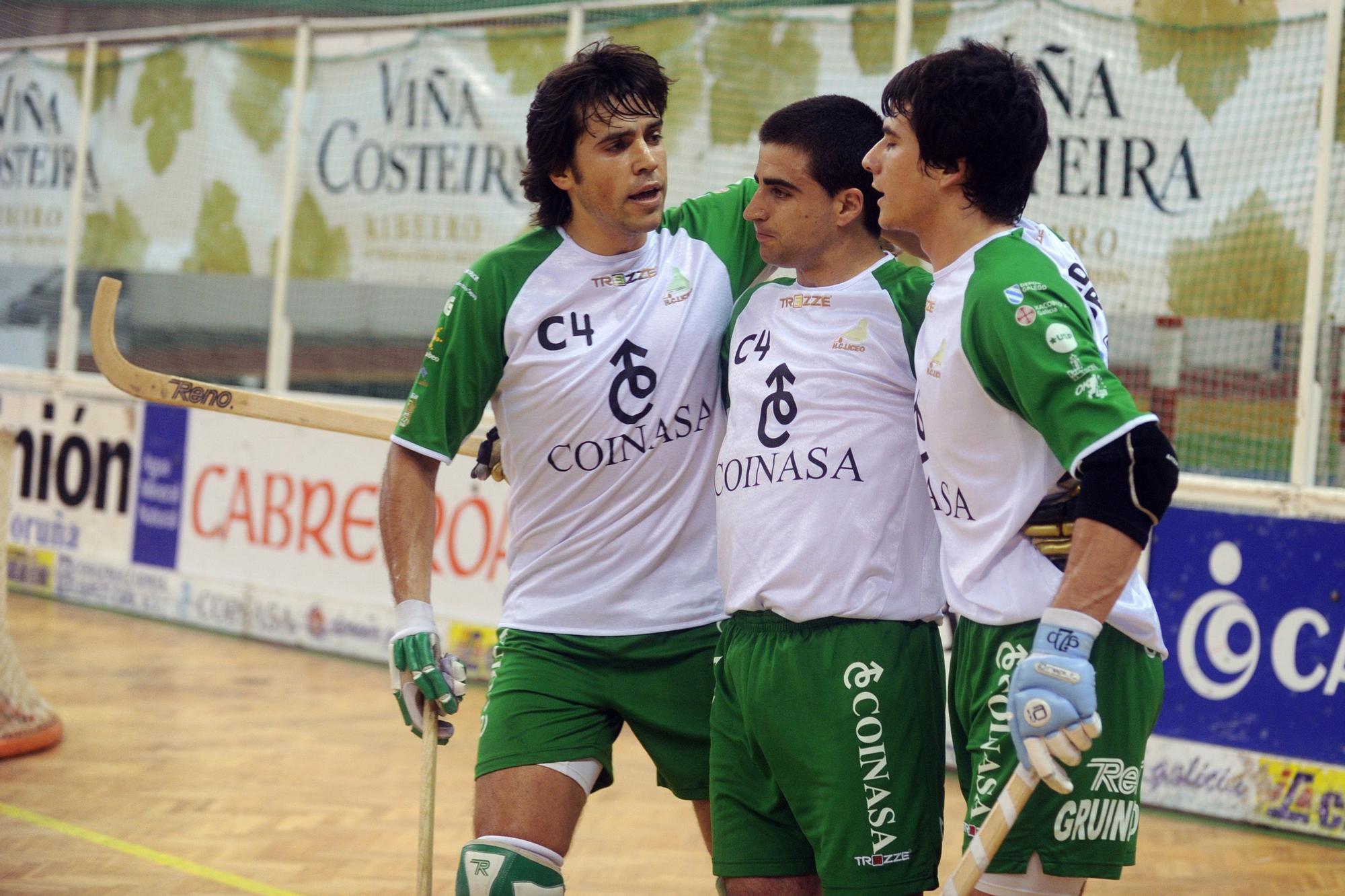 Jordi Bargalló celebra un gol con Marc Gual y Pablo Álvarez.