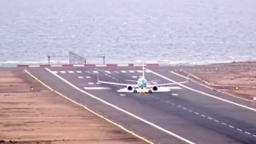 Aterrizaje de emergencia en Canarias: un avión en problemas