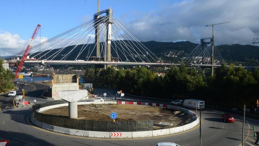 Obras de ampliación del puente de Rande desde la rotonda de Domaio afectada por el desdoblamiento del Corredor do Morrazo.// Gonzalo Núñez