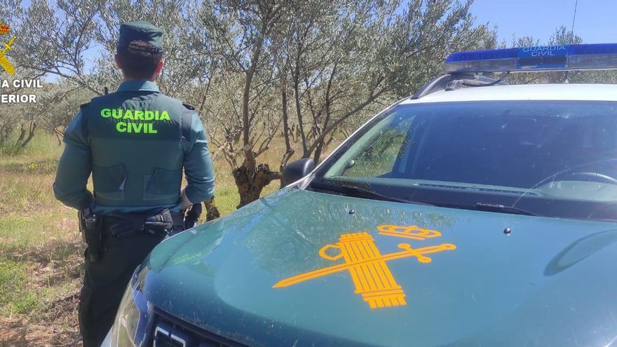 Encuentran a un hombre sin vida en el interior de un coche en Abarán