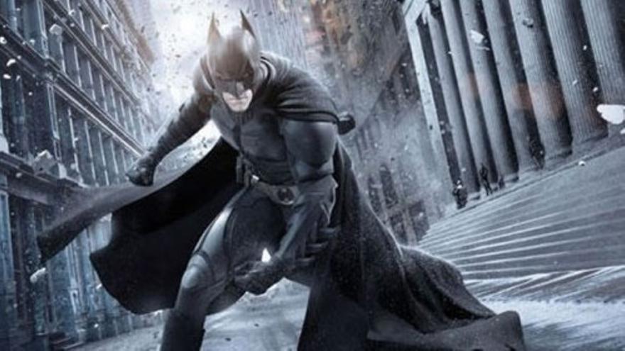 Batman sobrevuela la ciudad de Gotham en su "renacer"