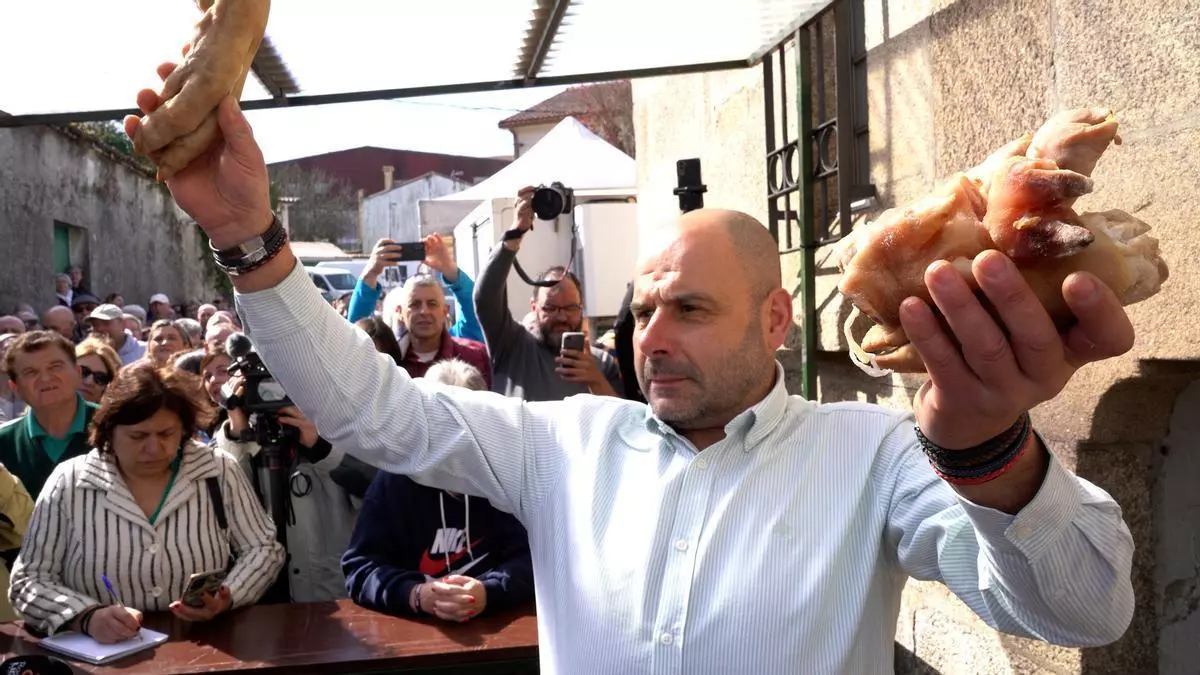 El 'pique' entre políticos dispara la puja de las uñas de San Lázaro, que alcanzó hasta 125 euros por lote
