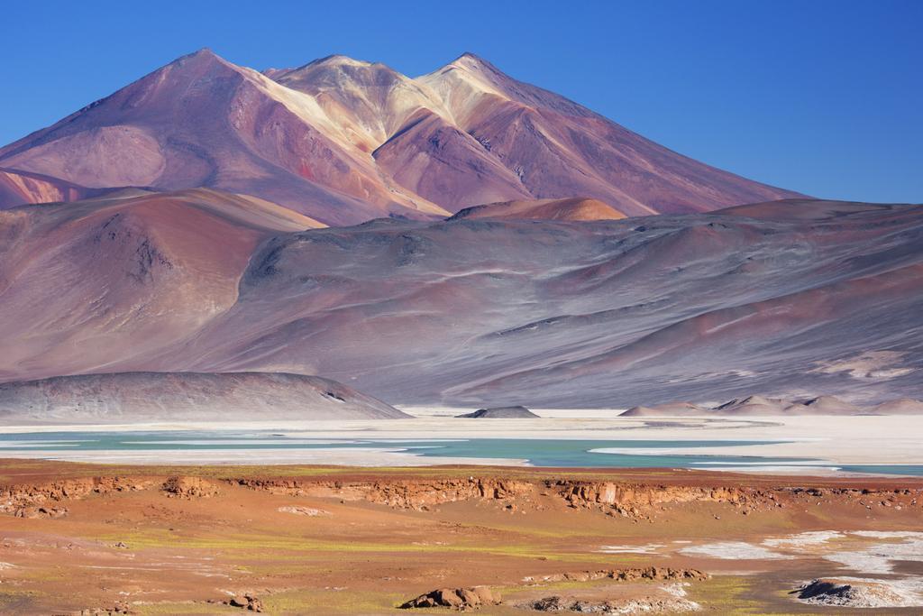 El salar de Talar y los volcanes del desierto de Atacama
