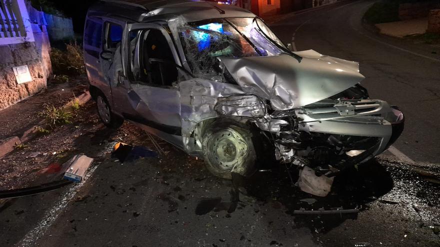 Un ferido leve en Ribeira tras saírse da vía o vehículo que conducía