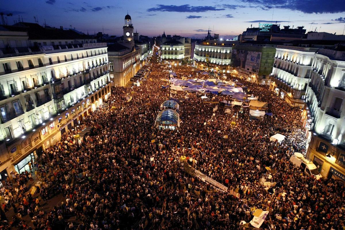 Imagen de la Puerta del Sol tomada por quienes protestaban en mayo de 2011 convocados por el movimiento 15-M.