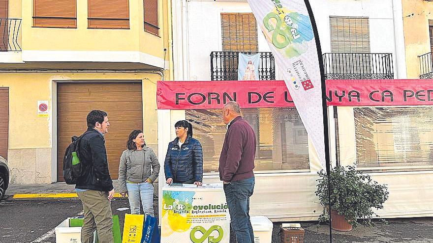 S’han repartit més de 200 contenidors i bosses de reciclatge per a la separació.