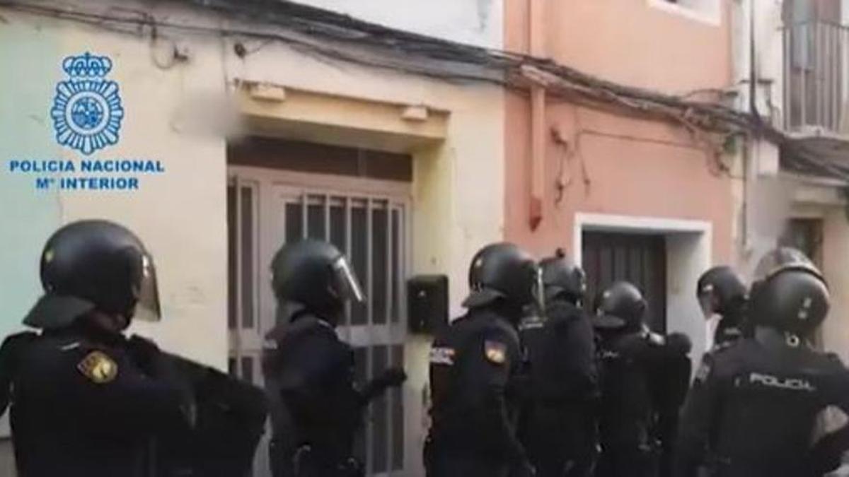 La Policía Nacional desarticula la banda de explotación sexual.