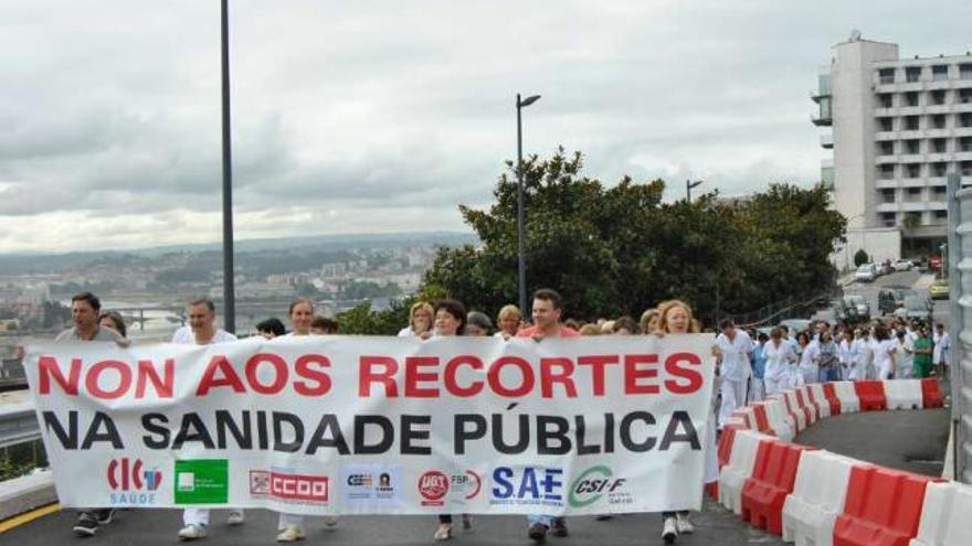 Trabajadores del Hospital de A Coruña se manifiestan contra el cierre de camas