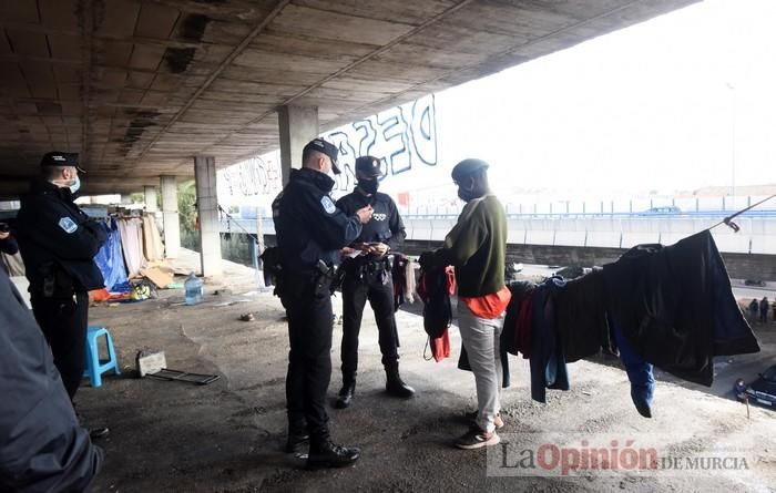 Tensión en San Pío X durante el desalojo de okupas en un edificio abandonado