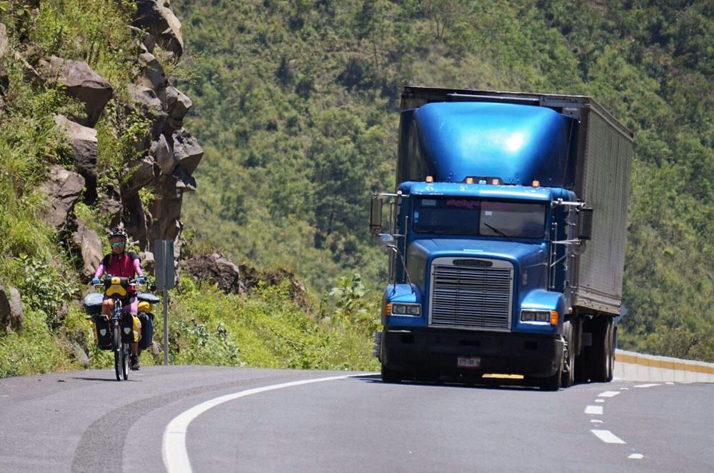 Cristina Espínola recorre 27 países sobre su bici