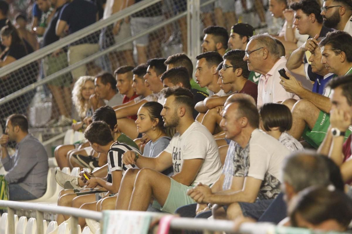 Los aficionados del Córdoba CF en el Arcángel