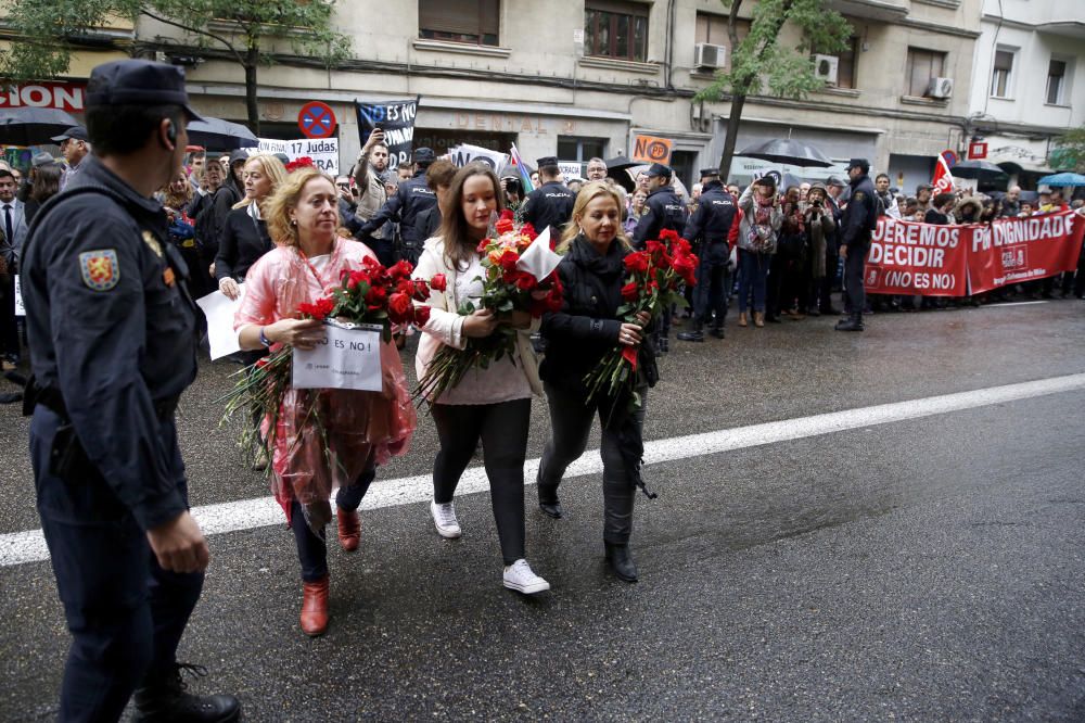 Protestas en la sede del PSOE en Ferraz