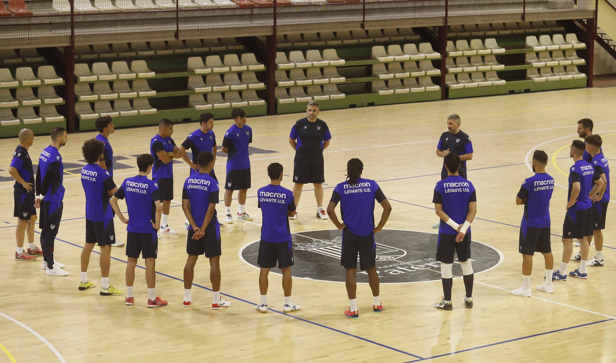 Primera sesión de trabajo para el Levante UD FS