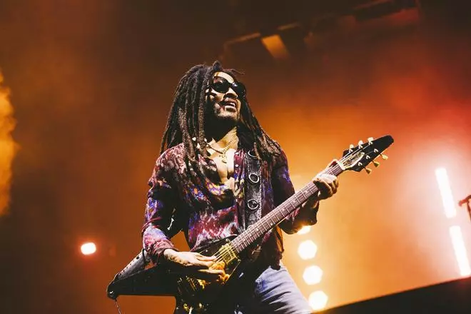 Las imágenes de Lenny Kravitz en la Plaza de España de Sevilla