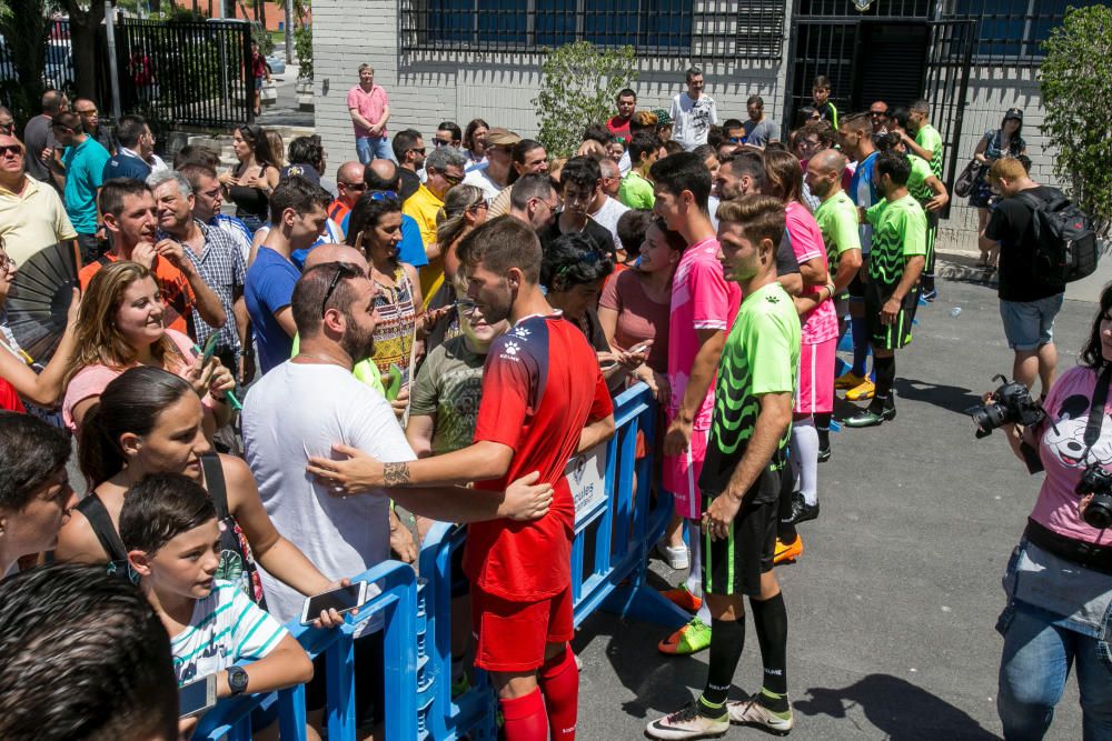 El Hércules presenta sus equipaciones más alicantinas