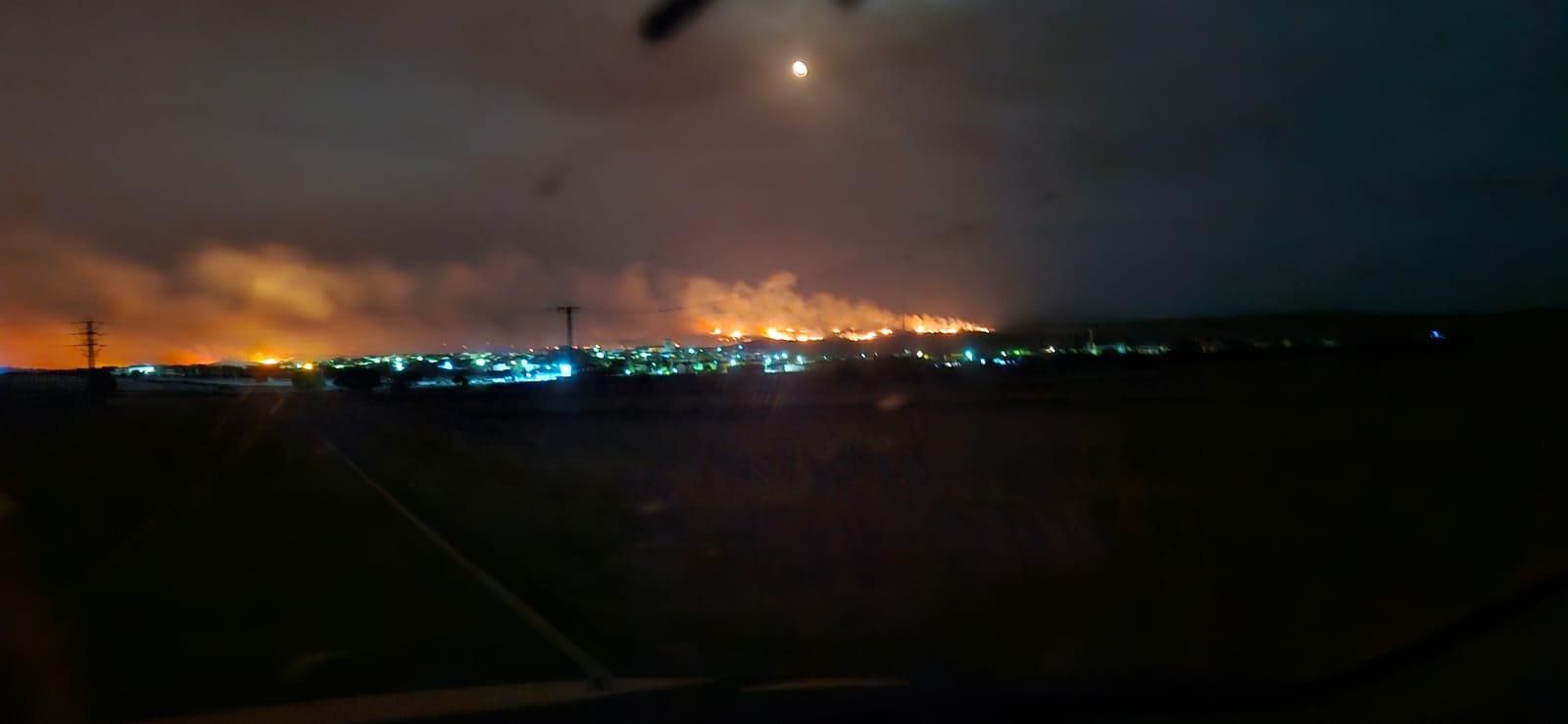 Fotogalería | Imágenes del incendio de Villar del Pedroso, anoche