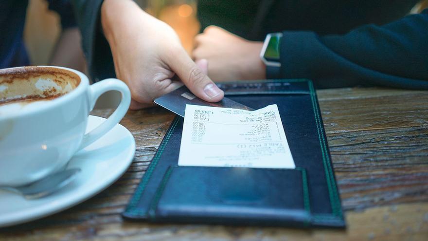 Una cliente se vuelve viral por lo que le cobraron por un pincho de tortilla y un café: &quot;Pasa de castaño oscuro, ¿o no?