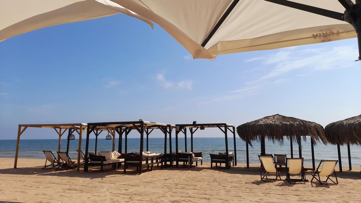 La playa de Xeraco es el escenario donde se celebra la ‘Fira de l’Esmorzar i del Cremaet’.