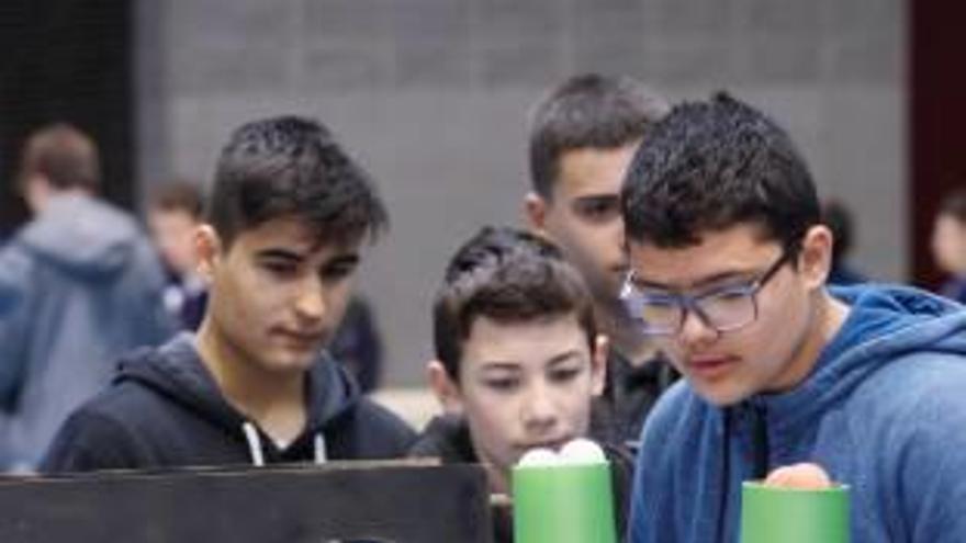 Un equip a la fase gironina del RoboCAT 2018, a l&#039;abril.