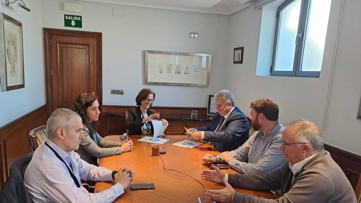 Firma del acuerdo entre Aguas de Murcia y el Colegio de Administradores de Fincas.